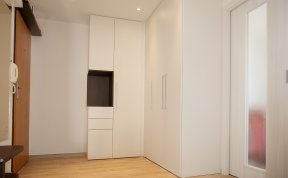 Předsíň v Pelhřimovské ulici