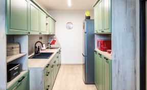 Návrh a realizace zelené kuchyňské linky a koupelny do bytu v Praze-Hájích