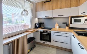 Všechny radiátory byly schovány za lišty