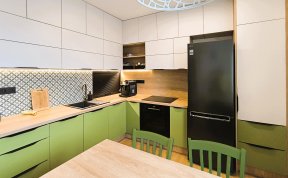 Zelená kuchyň a sladěný celý byt do zeleného tónu