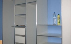 Design a realizace vestavné skříně