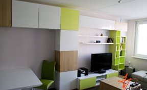 Realizace obýváku v paneláku pro mladý pár